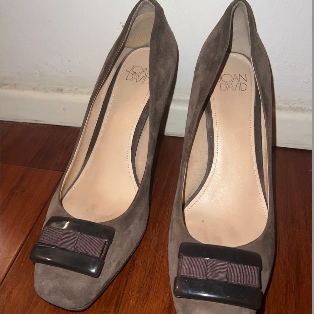 Joan & David Pumps